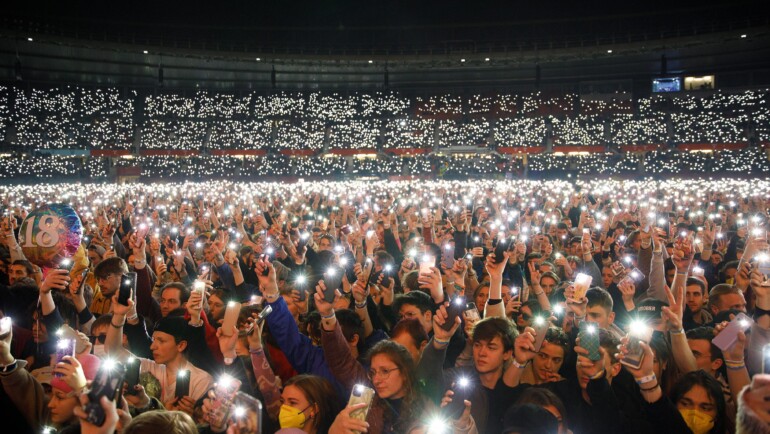 photo of we stand with ukraine benefit concert